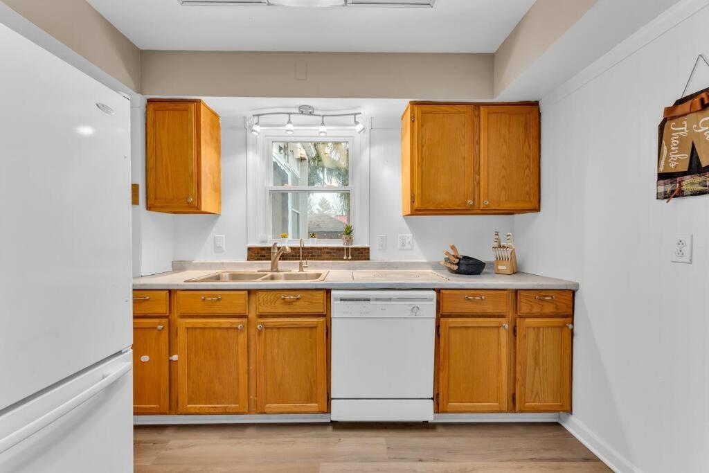 Central Falls Hideaway Куахога Фолс Екстериор снимка