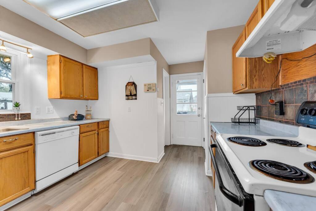Central Falls Hideaway Куахога Фолс Екстериор снимка