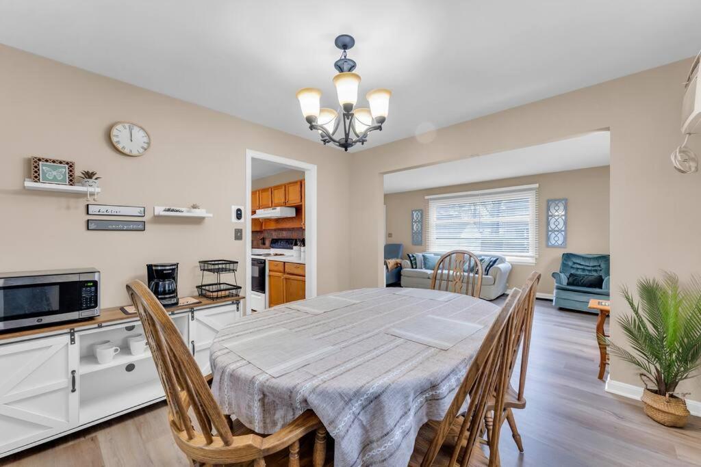 Central Falls Hideaway Куахога Фолс Екстериор снимка