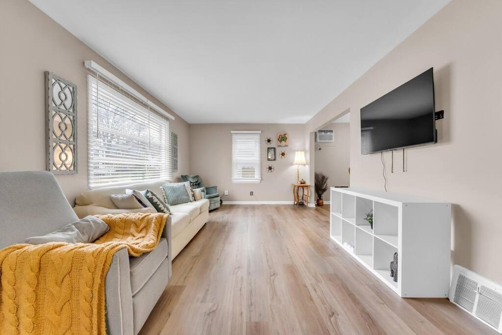 Central Falls Hideaway Куахога Фолс Екстериор снимка