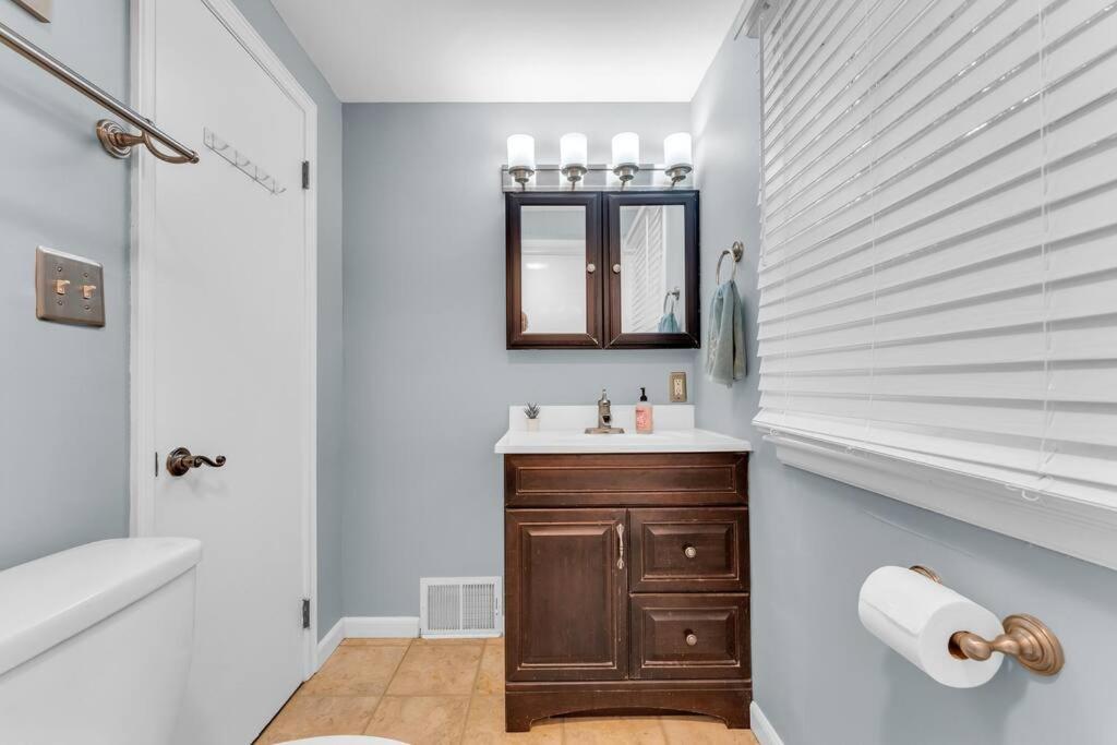 Central Falls Hideaway Куахога Фолс Екстериор снимка