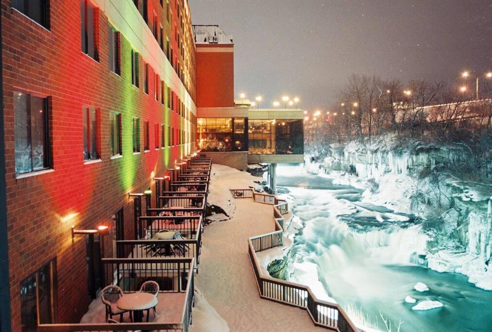 Central Falls Hideaway Куахога Фолс Екстериор снимка
