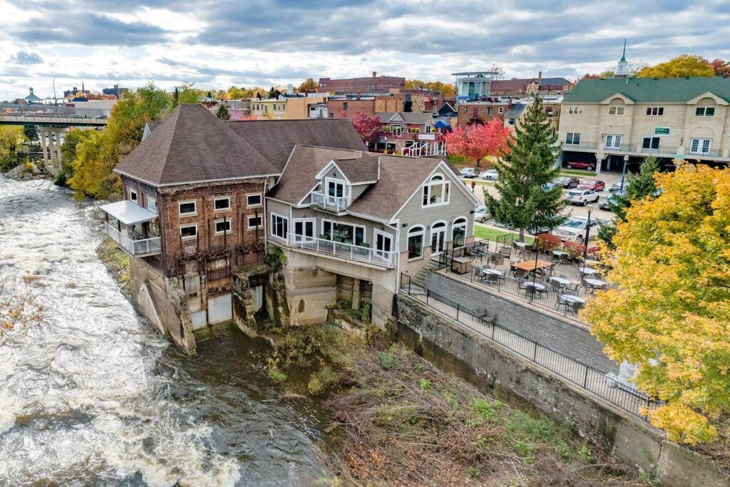 Central Falls Hideaway Куахога Фолс Екстериор снимка